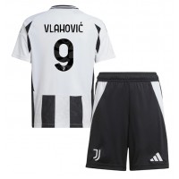 Dětský fotbalový dres Juventus Dusan Vlahovic #9 2024-25 Domácí Krátký Rukáv (+ trenýrky)